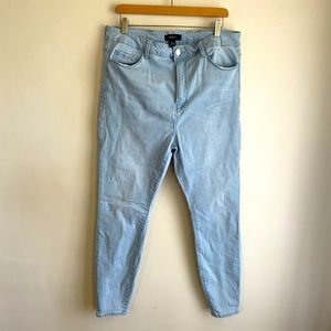 Forever 21+ high waist jeans! Lots of stretch! Size 16